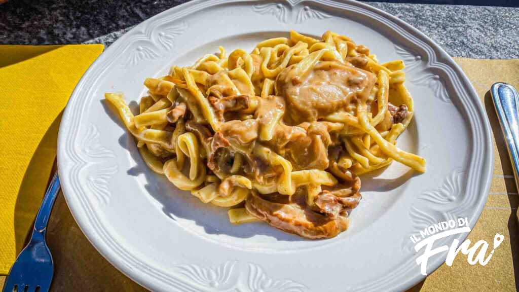 Tagliatelle ai fughi porcini - Chalet Tana del Grillo di Chiareggio - Valmalenco (SO)