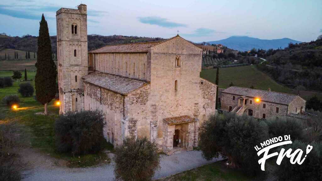 Facciata Abbazia di Sant'Antimo dall'alto - Val d'Orcia - Toscana