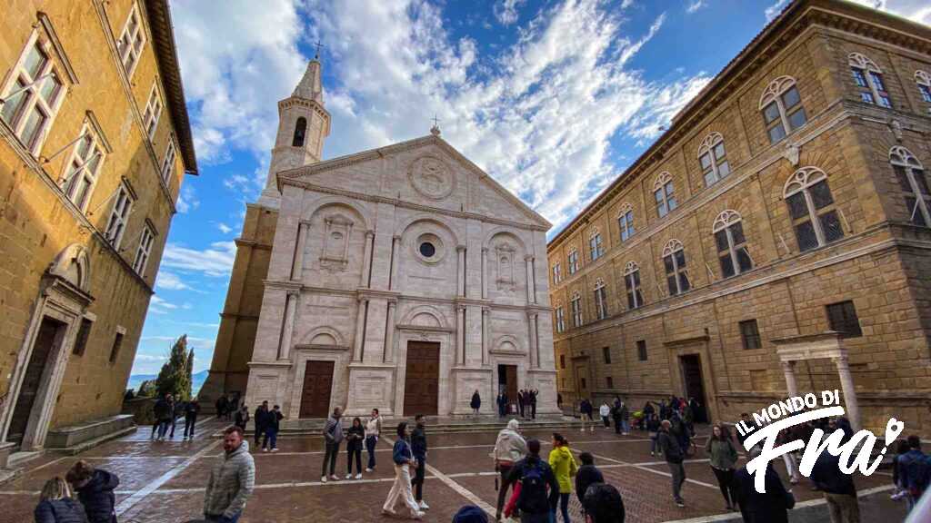Piazza Pio II Pienza - Cosa vedere in un giorno in Val d'Orcia - Toscana