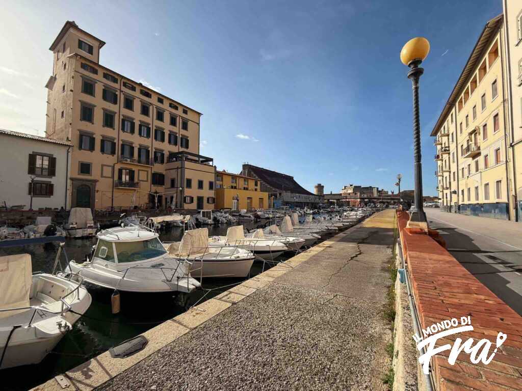 Facciata esterna de La Casa di Ale nel quartiere Venezia a Livorno Facciata esterna de La Casa di Ale nel quartiere Venezia a Livorno